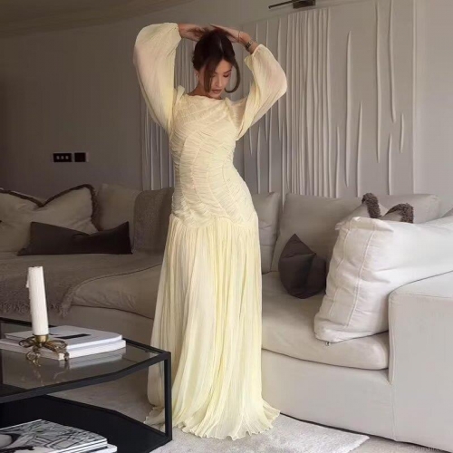 Elegant Women's Solid Pleated Maxi Dress Round Neck Long Sleeve Pullover Ruched Texture Long Dress for Party Dating Daily Wear