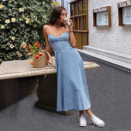 Women's Denim Cami Dress Sexy V Neck Corset Washed Light Blue Midi Dress High Waist Elastic Back Sleeveless A-Line Long Dress for Summer Vacation Party