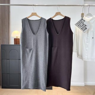 Women's V Neck Sleeveless Knit Midi Dress Minimalist Solid Color Casual Straight Vest Dress With Pockets Autumn Pullover Fashion Knitwear