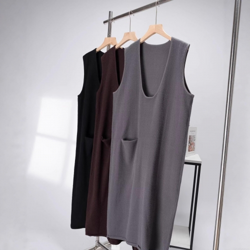 Women Minimalist Sleeveless Knit Midi Dress Deep U-Neck Knitted Polyester Spandex Blend Dress With Pockets Casual Daily Loose Fit A-Line Autumn Clothing