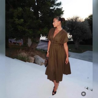 Women's V Neck Short Sleeve Midi Dress Elegant Solid Color Tie Waist Pleated A-Line Vacation Party Dress For Women Casual Summer Clothing