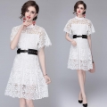 Elegant Women's White Lace Midi Dress Hollow Out Floral Embroidery A-Line Dress with Black Rivet Belt Stand Collar Short Sleeve Cocktail Party Prom Dress