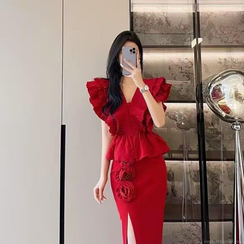 Women's Elegant Red Pleated Ruffle V-Neck Blouse Sleeveless Peplum Top Sexy Layered Heavy Industry Shirt For Party Summer Fashion