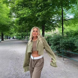 Women's Fashion Cropped Long Sleeve Shirt 100% Polyester Single Breasted Turn-down Collar Casual Solid Color Blouse Top with Front Pocket for Streetwear Party Office