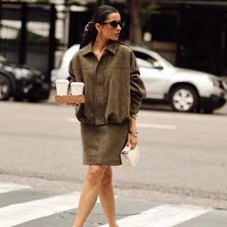 Women's Elegant Faux Suede Midi Skirt Solid Color High Waist Bodycon Pencil Skirt With Back Zipper And Split For Office Commute Daily Wear