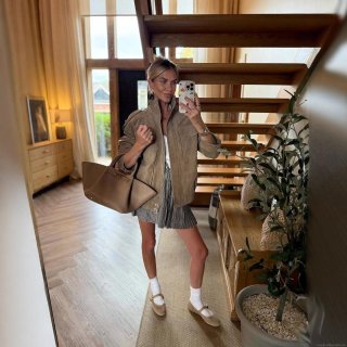 Women's Oversized Faux Suede Cargo Jacket Vintage Stand Collar Long Sleeve Zip Up Coats With Epaulets And Large Flap Pockets Casual Streetwear Outerwear For Autumn Winter