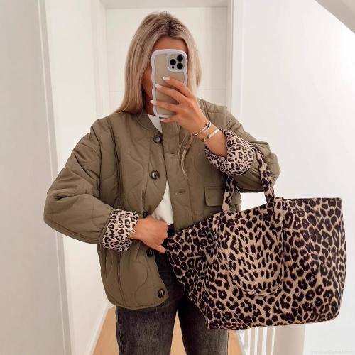 Women Retro Quilted Jacket Wave Pattern Padded Coat Leopard Print Lining Button Down Loose Lightweight Outwear with Flap Pockets Casual Autumn Winter Jacket