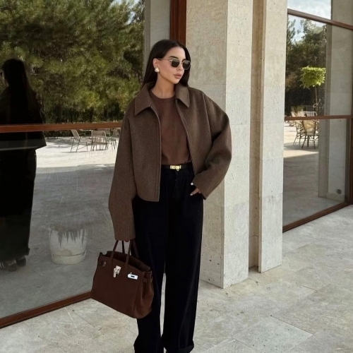 Women's Fashion Short Woolen Jacket British Style Solid Color Lapel Zipper Outerwear Loose Fit Polyester Blend Casual Streetwear Jacket for Autumn Winter