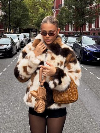 Women's Faux Fur Jacket Cow Print Animal Pattern Short Coat Winter Warm Long Sleeve Streetwear Outwear With Zipper Lapel Collar Fashion Casual Ladies Chic Top