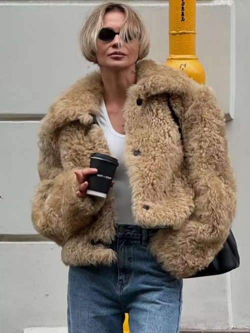 Women's Faux Fur Teddy Bear Jacket Winter Warm Lapel Long Sleeve Single Breasted Short Plush Coat European Street Style Khaki Outerwear