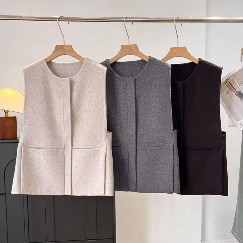 Women's Autumn Fashion Minimalist Sleeveless Woolen Blend Vest Round Neck Button Patchwork Solid Color Casual Cardigan Outerwear Waistcoat