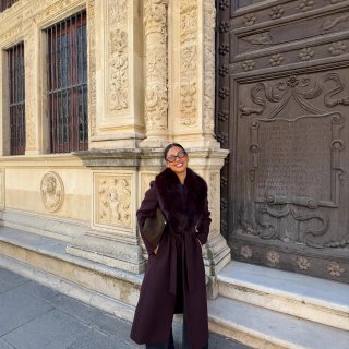 Women's Elegant Long Woolen Coat With Faux Fur Collar Waist Tie Wrap Jacket Luxurious Wine Red Autumn Winter Warm Outerwear Overcoat