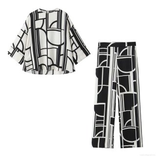 Women's Casual Geometric Print Two Piece Set Round Neck Drop Shoulder Polyester Top And Wide Leg Pants Streetwear Summer Outfits