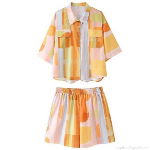 Women's Casual Two Piece Set Abstract Geometric Print Button Down Lapel Shirt and Elastic Waist Shorts 100% Polyester Woven Outfits for Summer Beach Vacation