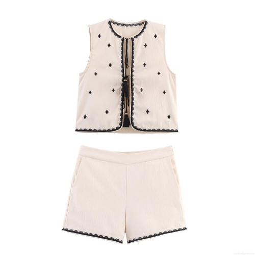 Women's Bohemian Geometric Embroidery Vest and Shorts Two Piece Set Sleeveless Tassel Waistcoat and High Waist Shorts Summer Ethnic Style Casual Outfit
