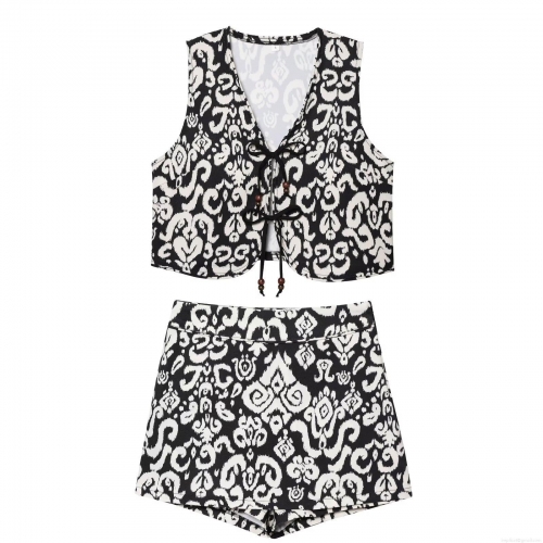 Women's Bohemian Two Piece Set Black and White Ethnic Print V-Neck Tie Up Crop Top and High Waist Shorts Culottes with Wooden Beads Summer Vacation Outfit