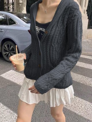 Women's Casual V-Neck Cable Knit Cardigan Button Up Long Sleeve Loose Acrylic Sweater Outwear with Pockets for Fall Winter