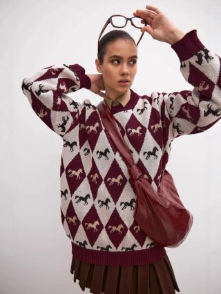 Women Vintage Argyle Horse Jacquard Knit Sweater British Academy Style Retro Loose Fit Cotton Blend Long Sleeve Round Neck Pullover Top