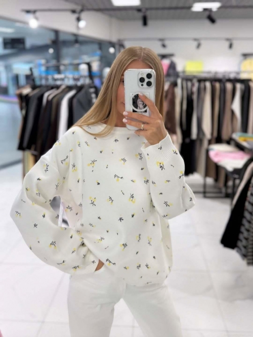 Women's Floral Knit Sweater Round Neck Cotton Blend Pullover Loose Casual Long Sleeve Top For Autumn Winter Ladies Chic Niche Style Soft Knit Jumper