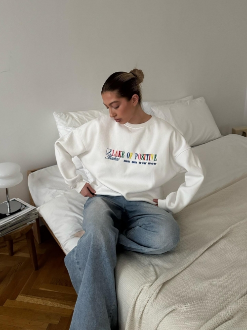 Women's Casual Cotton Loose Sweatshirt Colorful Letter Embroidery Crewneck Pullover Long Sleeve Top For Daily Streetwear