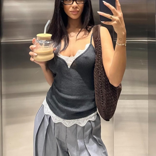 Women Sexy V Neck Lace Patchwork Camisole Top Ribbed Knit Slim Fit Tank Top For Daily Streetwear Sleeveless Solid Color Basic Inner Wear Camis Top