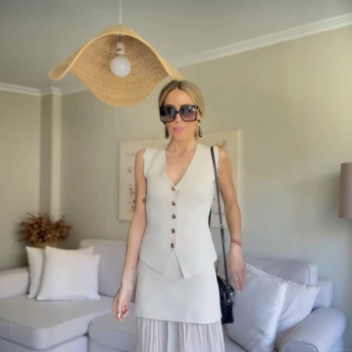 Elegant Women's Knitted Vest V-Neck Sleeveless Button Down Tank Top Minimalist Polyester Slim Fit Sweater Vest for Office Commute Daily Wear