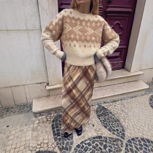 Women's Round Neck Long Sleeve Geometric Jacquard Knit Sweater Retro Fair Isle Fuzzy Pullover 95% Polyester Loose Fit Short Sweater Soft Warm Autumn Winter Top