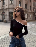 Women Slanted Neck Long Sleeve T-Shirt Polyester Slim Fit Off Shoulder Contrast Trim Streetwear Trendy Top For Daily Wear Party Fashion