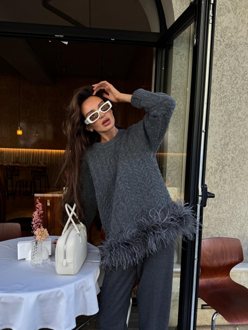 Elegant Grey Feather Hem Knitted Sweater Women Loose Round Neck Long Sleeve Pullover Top Autumn Winter Soft Cotton Blend Jumper Commuter Style
