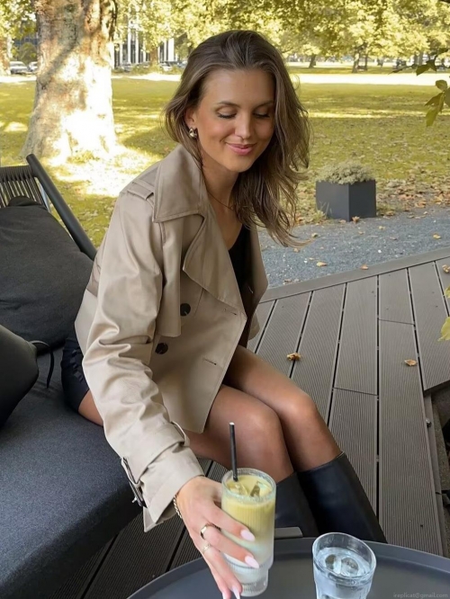 Women's Autumn Lapel Long Sleeve Double Breasted Short Trench Coat Casual Solid Color Polyester Outerwear Jacket Fashion Western Style Windbreaker